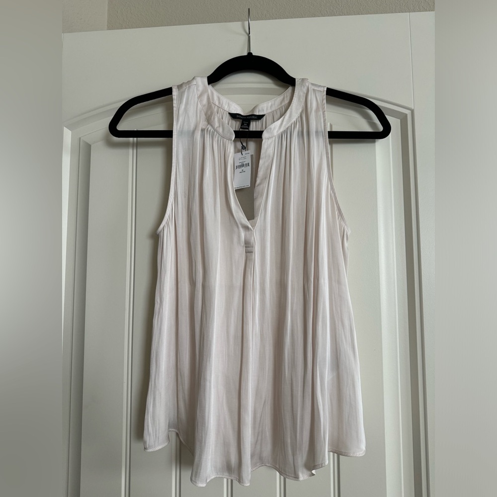 NWT Banana Republic shell tank top - cream, medium petite